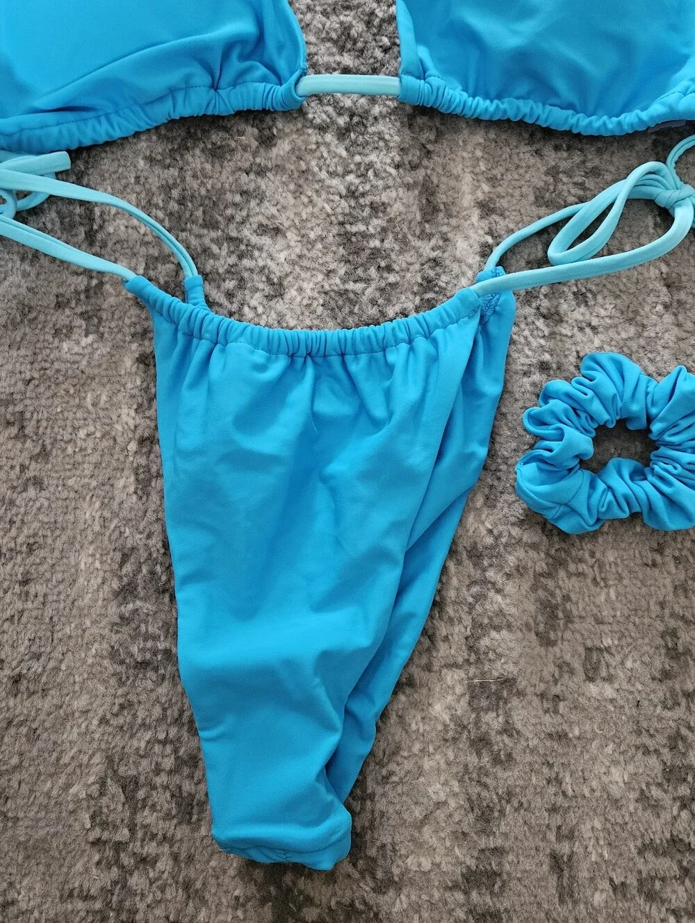 NWT Turquois Blue String Bikini Set With Matching Scrunchie, Size Large